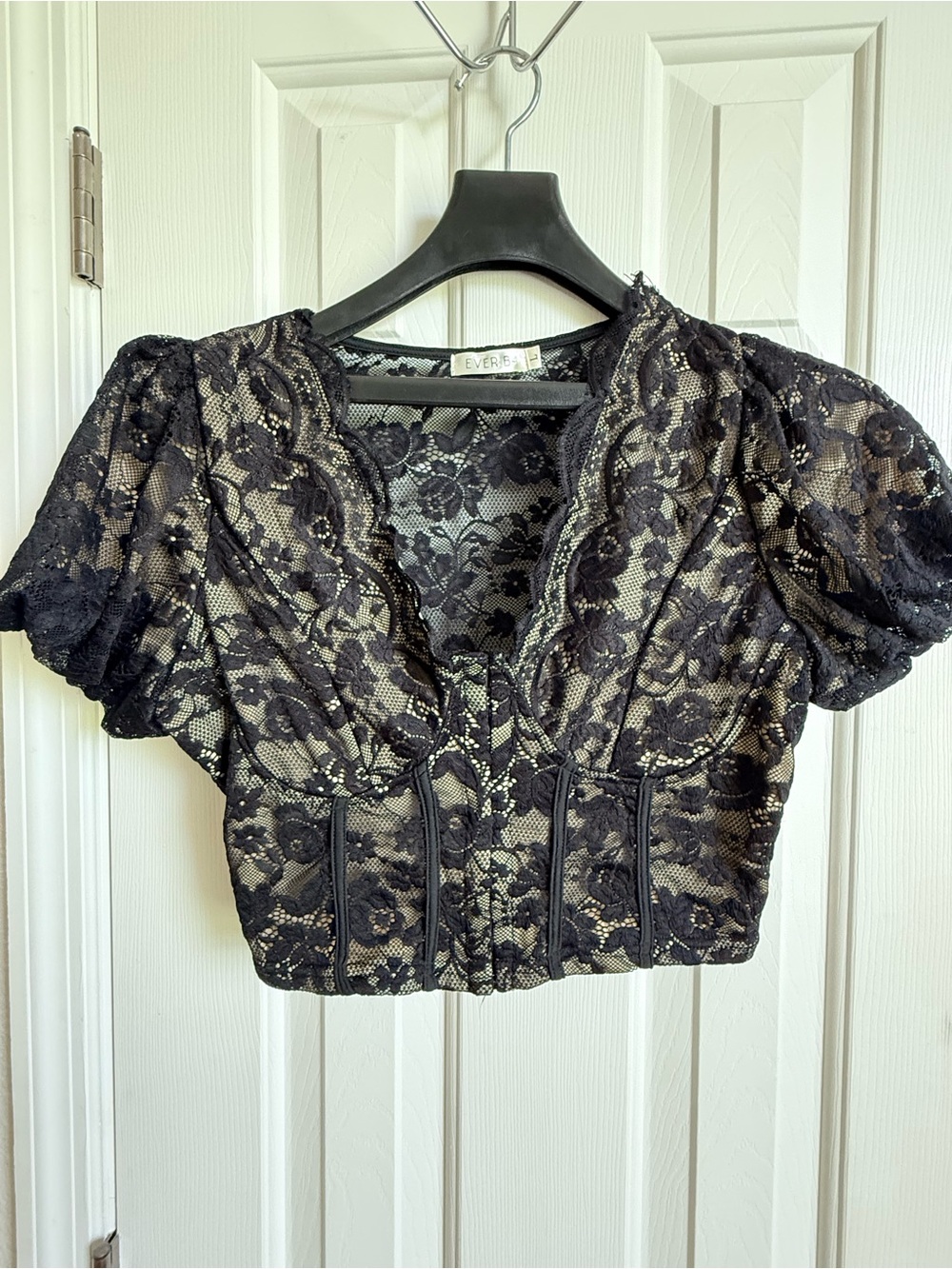Evereve Black Lace Puff-Sleeve Cropped Top